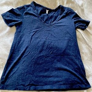 Cute Banana republic V neck T-shirt to dress up and down